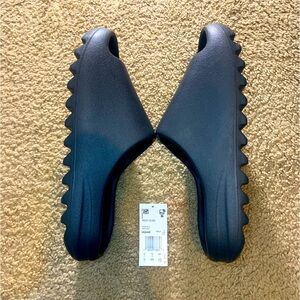 Adidas Yeezy Slides Onyx - NEGOTIABLE - BRAND NEW